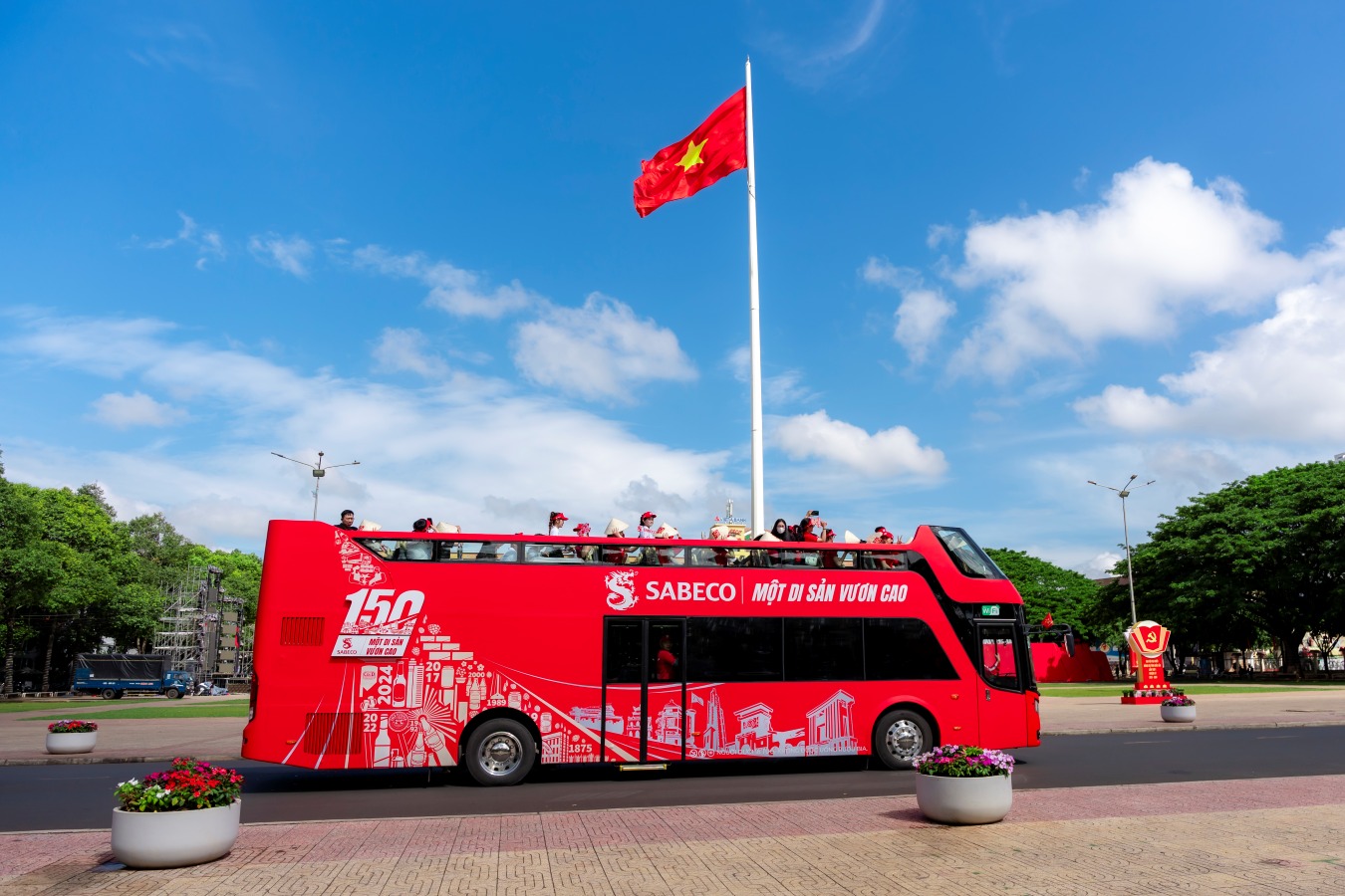 SABECO JOINS HANDS WITH VIETNAM FATHERLAND FRONT TO SUPPORT POST-STORM RECOVERY EFFORTS